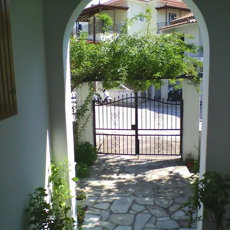 Karagiozos Studios & Apartment