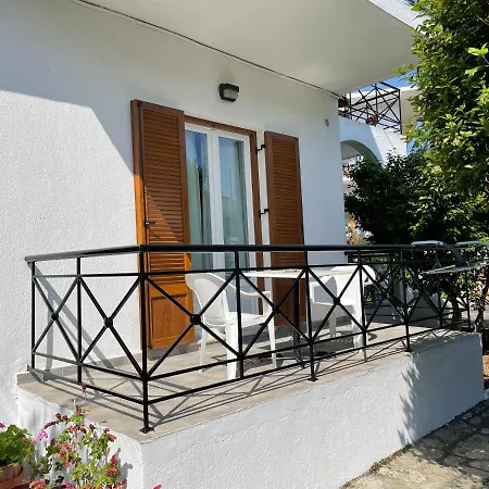 Karagiozos Studios & Apartment *