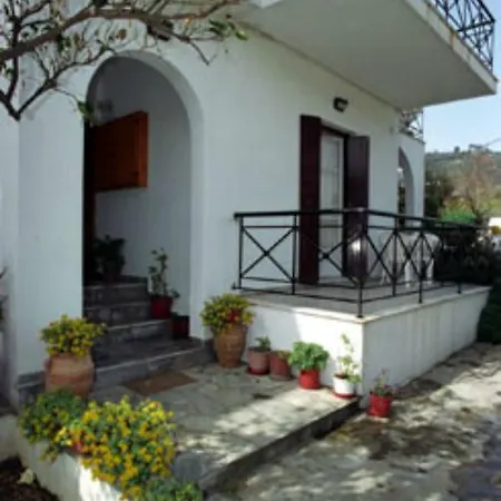 Karagiozos Studios & Apartment